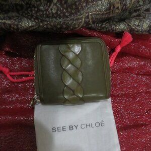 CHLOE Vintage Trifold Wallet in gorgeous Olive Green in dustbag